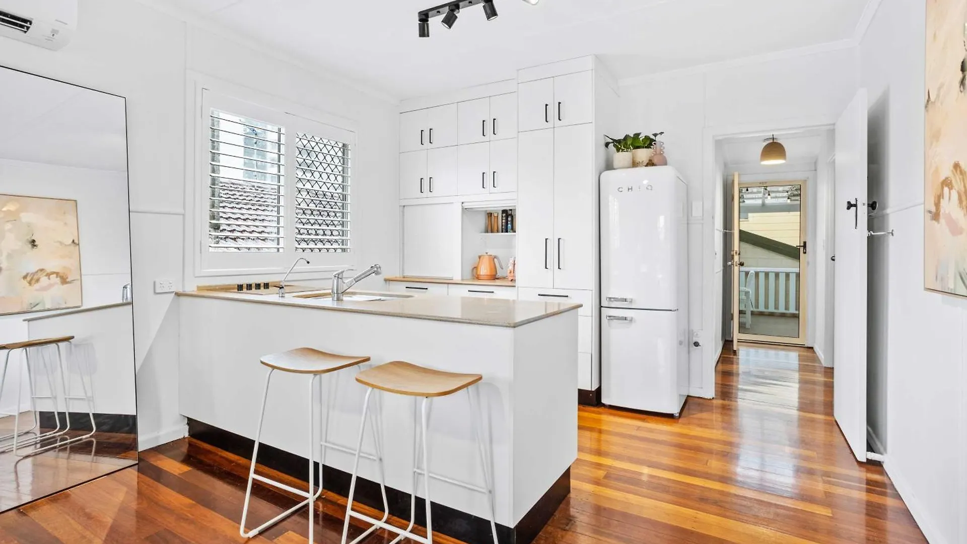Palm Beach Cottage, Walk To Beach Gold Coast Holiday home