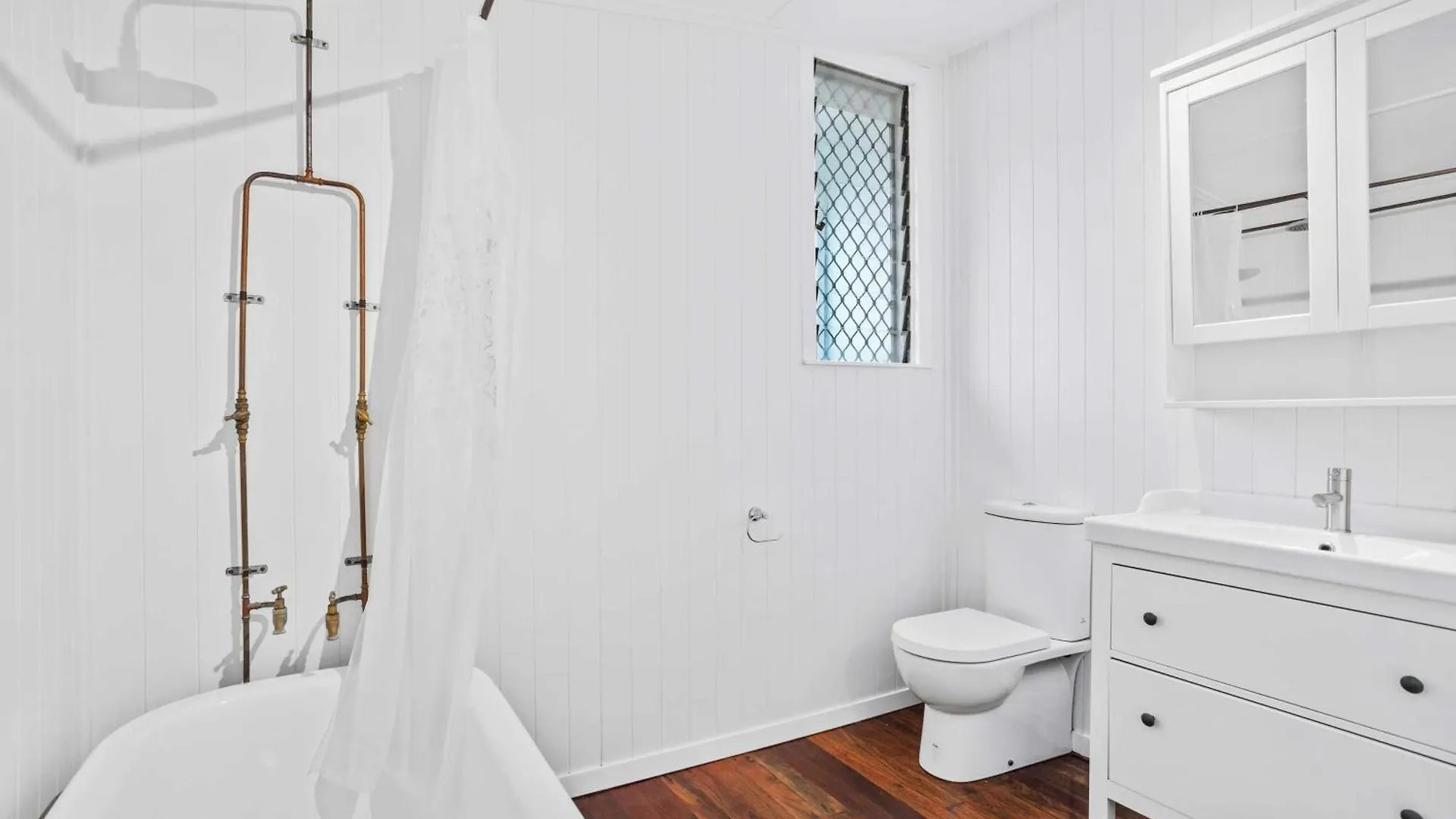 Palm Beach Cottage, Walk To Beach Gold Coast Holiday home